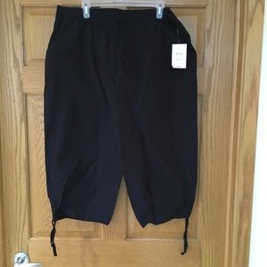 Danskin NOW Black Capris size XXL (20)